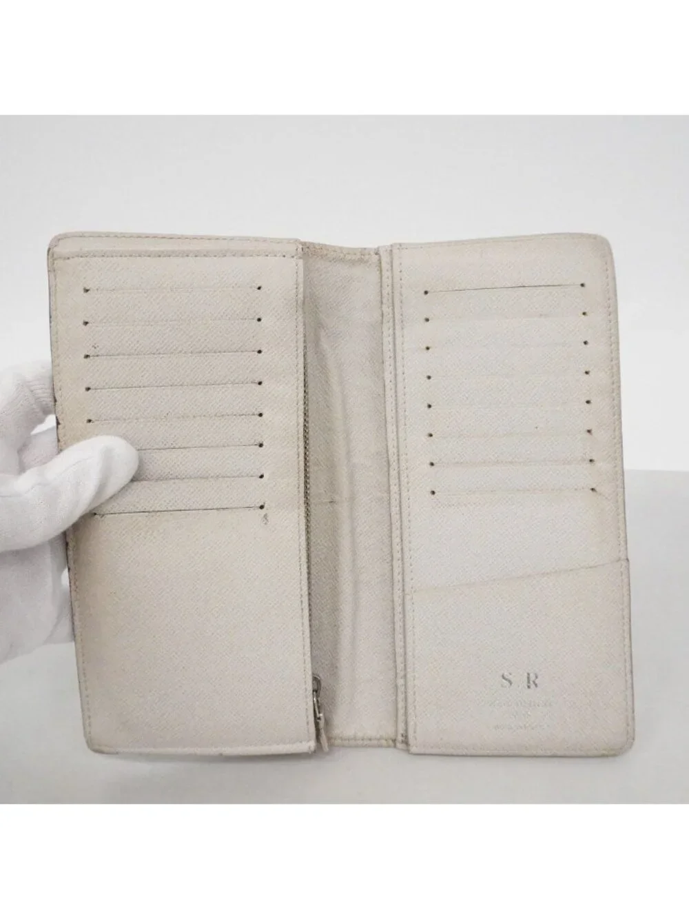Louis Vuitton Wallet Taigarama Portefeuille Brazza Blanc